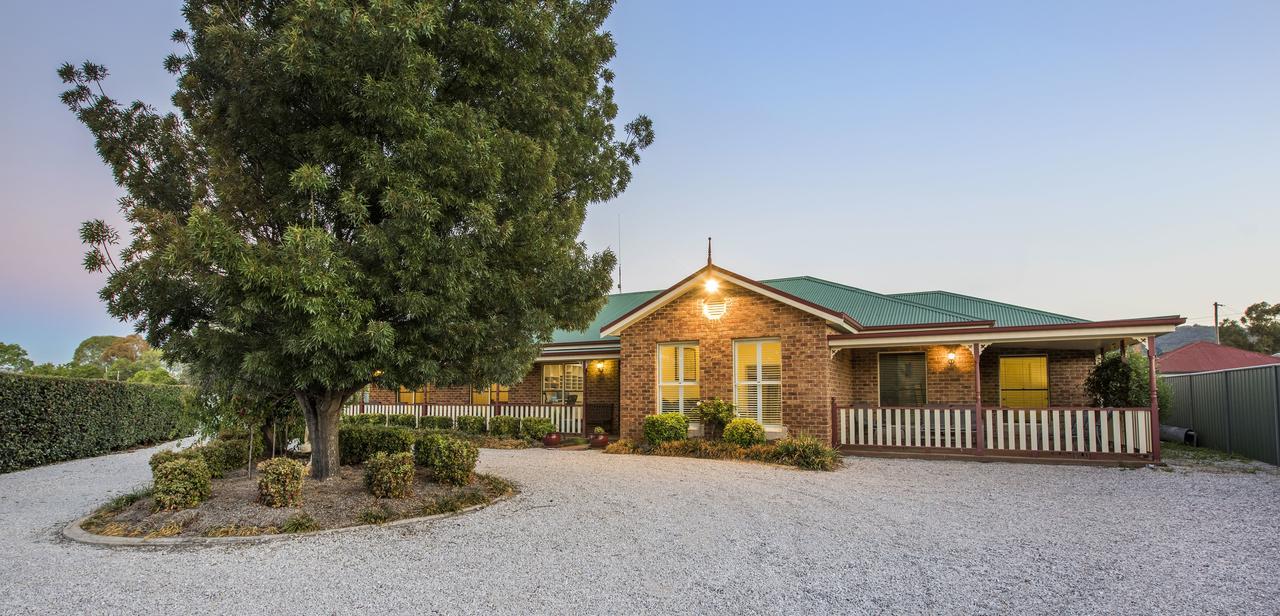Colonial Court House Villa Mudgee Bagian luar foto